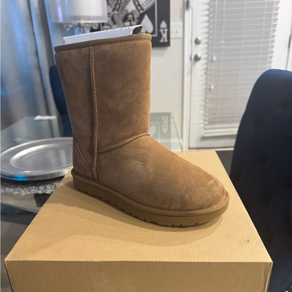 UGG Short Boot II - Chestnut 
(NEVER WORN)
